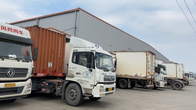 一汽解放卡車和正大物流卡車安裝電池保護(hù)器